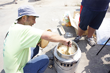 竹の子ご飯を召し上がれ